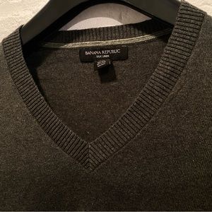 Banana Republic V-Neck Sweater — Men’s Medium